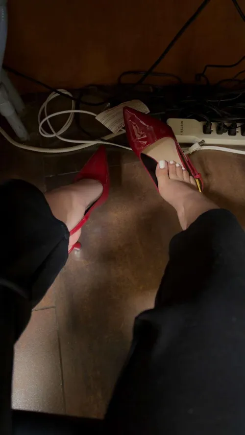 Office feet! The smell is intoxicating  by dreamy_feetsoles