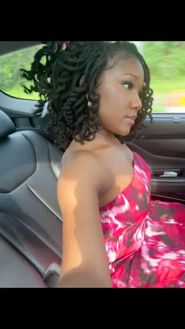 Oh hunny you know you can’t resist me  posted by Legallydee___