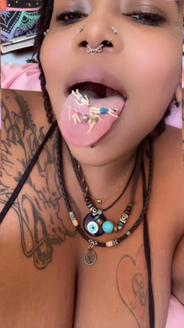 Oh my this is such a treat it feels like my birthday  {f} posted by Goddesssmelodie_