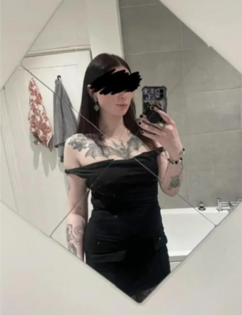 oh to have a little sub by my feet worshipping every inch. by emma_loves_y0u