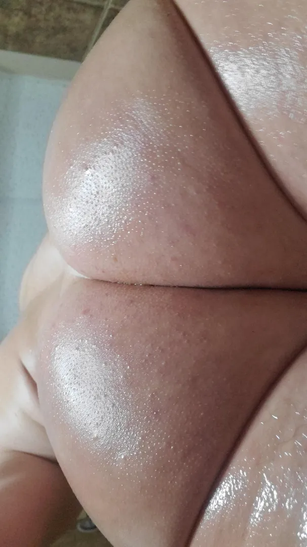 Oiled up and ready for you  posted by s3xicityguy