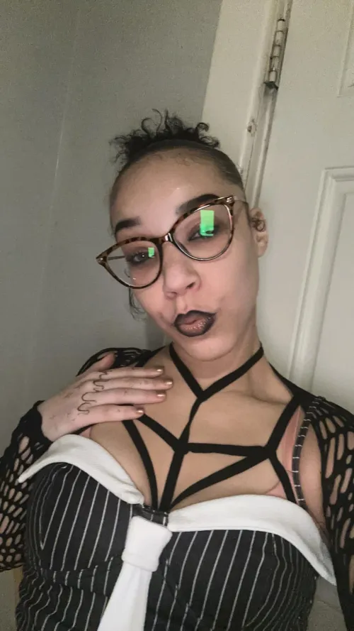 Older men, would u actually decline if I begged u to breed me? be honest by delphiraexo