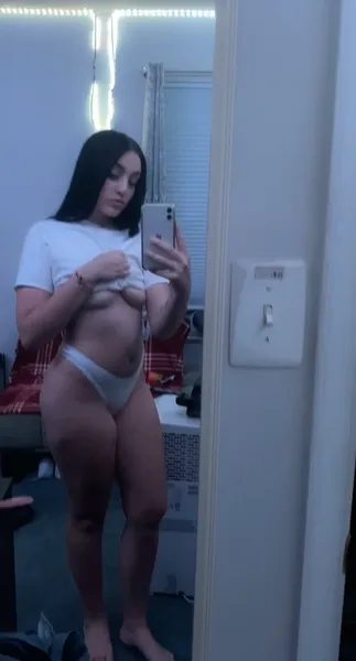 Older or Married Men wanting to fuck me? posted by vixenonlyxo