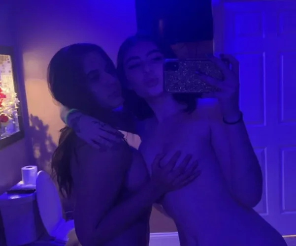 On est même pas lesbienne  by Alice18ans