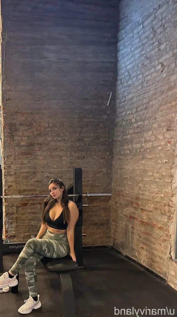 on my favorite leggings posted by marivyland