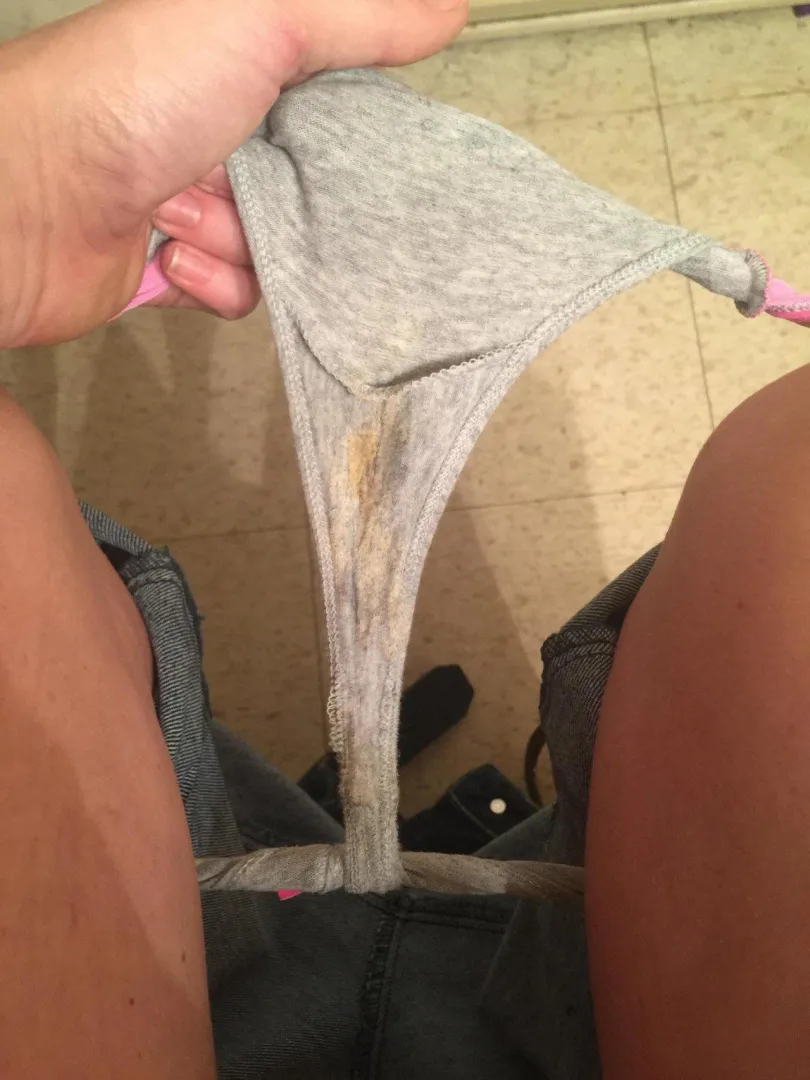 On the toilet on a sunday morning  What a smelly surprise  posted by AM_VERY_IMPORTANT