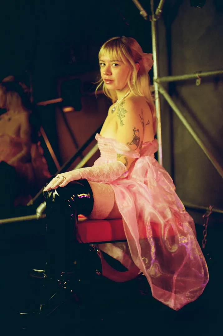 Once again looking for filming slaves. Last time I asked, I got a lot of responses &a lot of no-shows. First slave to make a series of training videos: 2 sessions of around 2 hours within one month. Must be available in London in the AM. Second slave posted by Princess_mummy