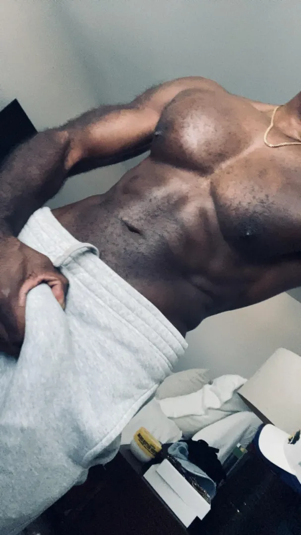 One last time before gray sweatpants season is done posted by Quiet-Committee1334