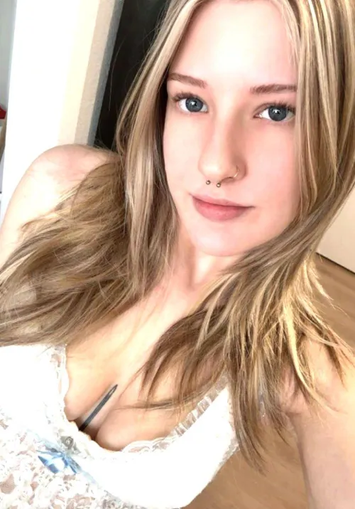 One look and I own your thoughts by innocentshaelah