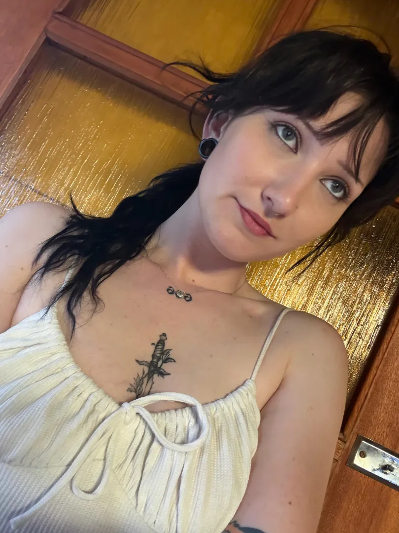 One look and your restraint crumbles posted by VannaArcana