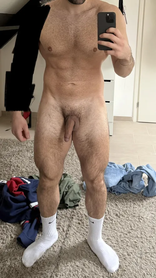 Only downside of having big legs: your dick will look small by nicksalman101