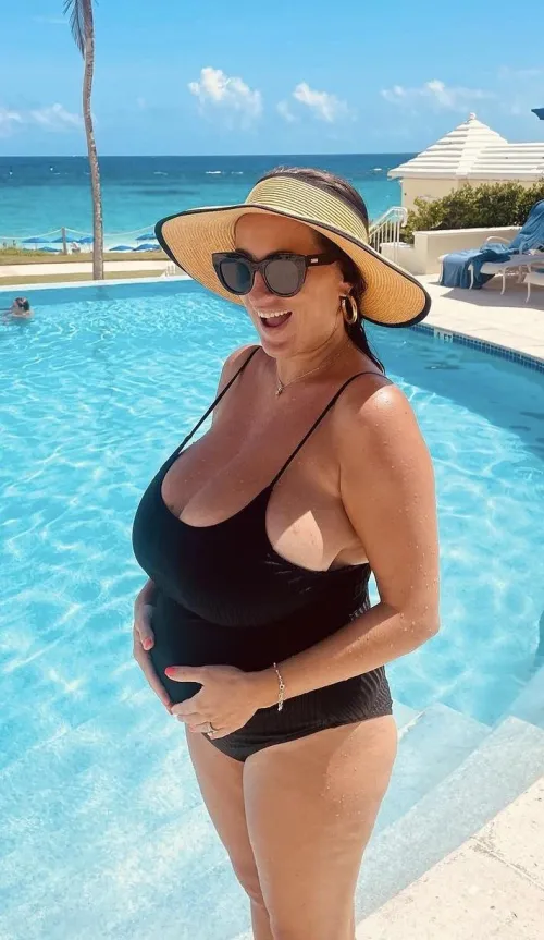 Only getting bigger by beautifulwomen4