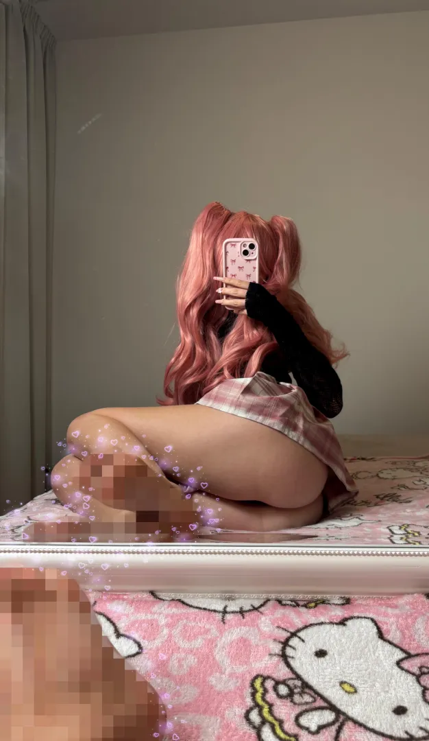 Only obedient pets deserve my feet, keep gooning to pixels‍ posted by PinkDolxo