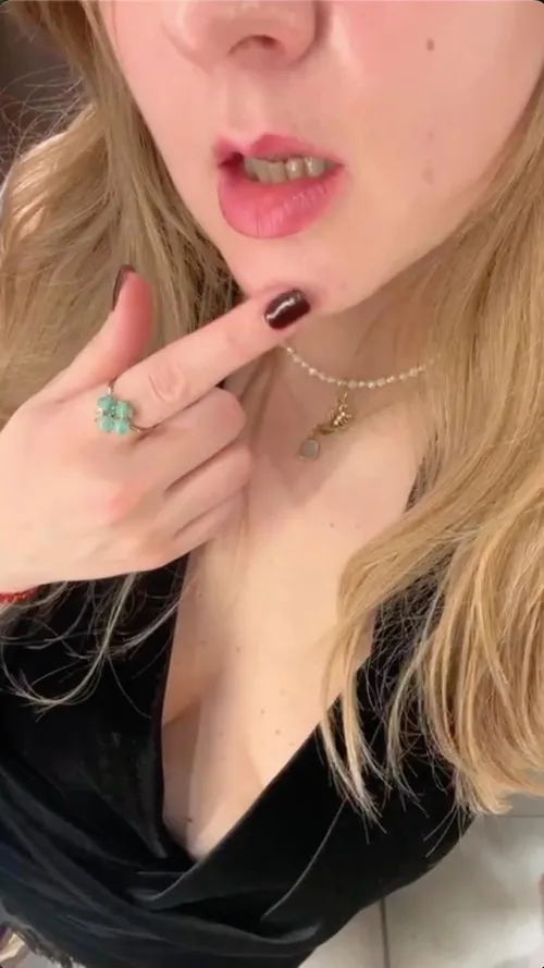 only one thing going through my mind by lilith_of_london