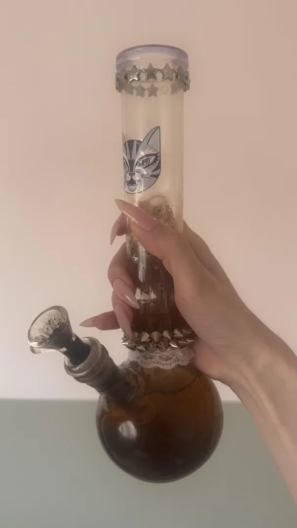 onsinha convida-te para beber a agua do bong.. aceitas?? posted by onsinhapintada