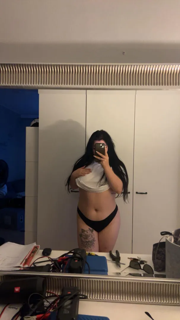 Oonko tarpeeks seksikäs et käyt tilaa ;)? posted by AcanthaceaeAlive250