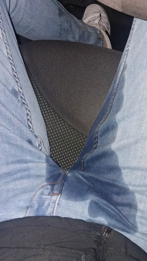 Op een plek zijn met de auto die je niet kent.. hoge nood hebben en moeten tanken. Ja oops.. te laat by pissjeansboyy