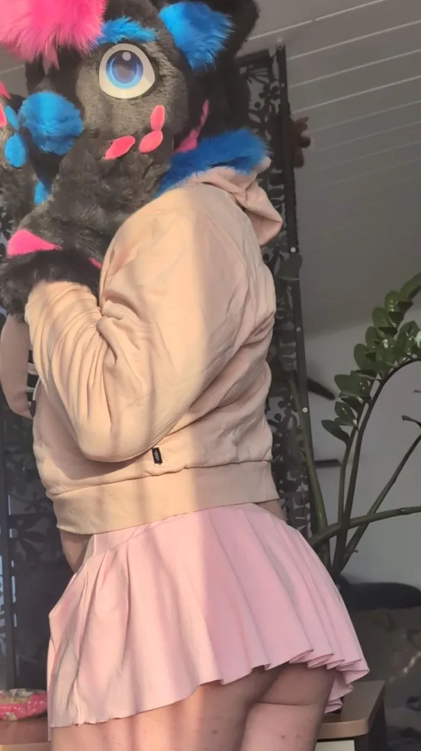 otter in skirt ;3 posted by lluc_the_otter