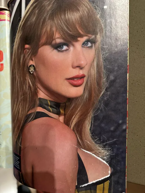 Outline of Taylor’s titties  by Sam7992