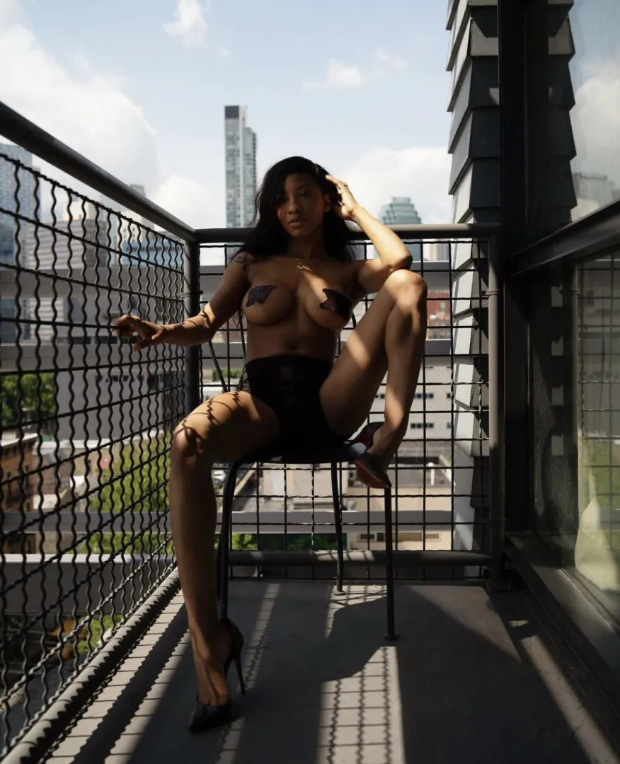 Outside posted by thehornypage