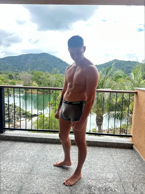 Packed to the brim by itsyourboyJJ1