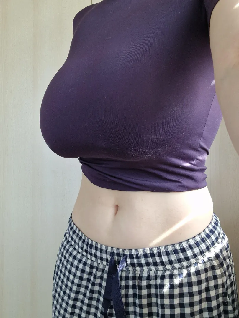 Pale tummy showing posted by missmeismaid