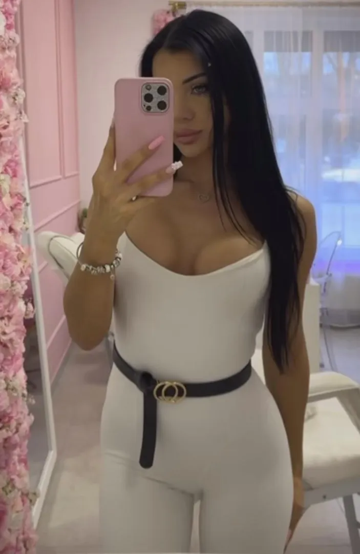 Pamela Borek posted by Faninflu03