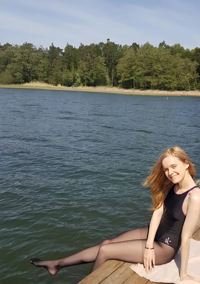 Pantyhose at the lake posted by AnnaNylon