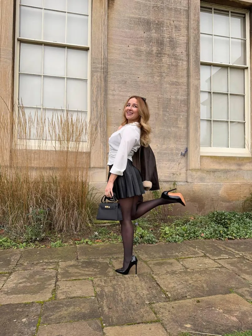 Pantyhose kind of day posted by oliviafleurxx