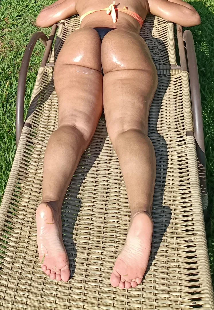 Partiu pegar um bronze posted by br-Feet-Goddess