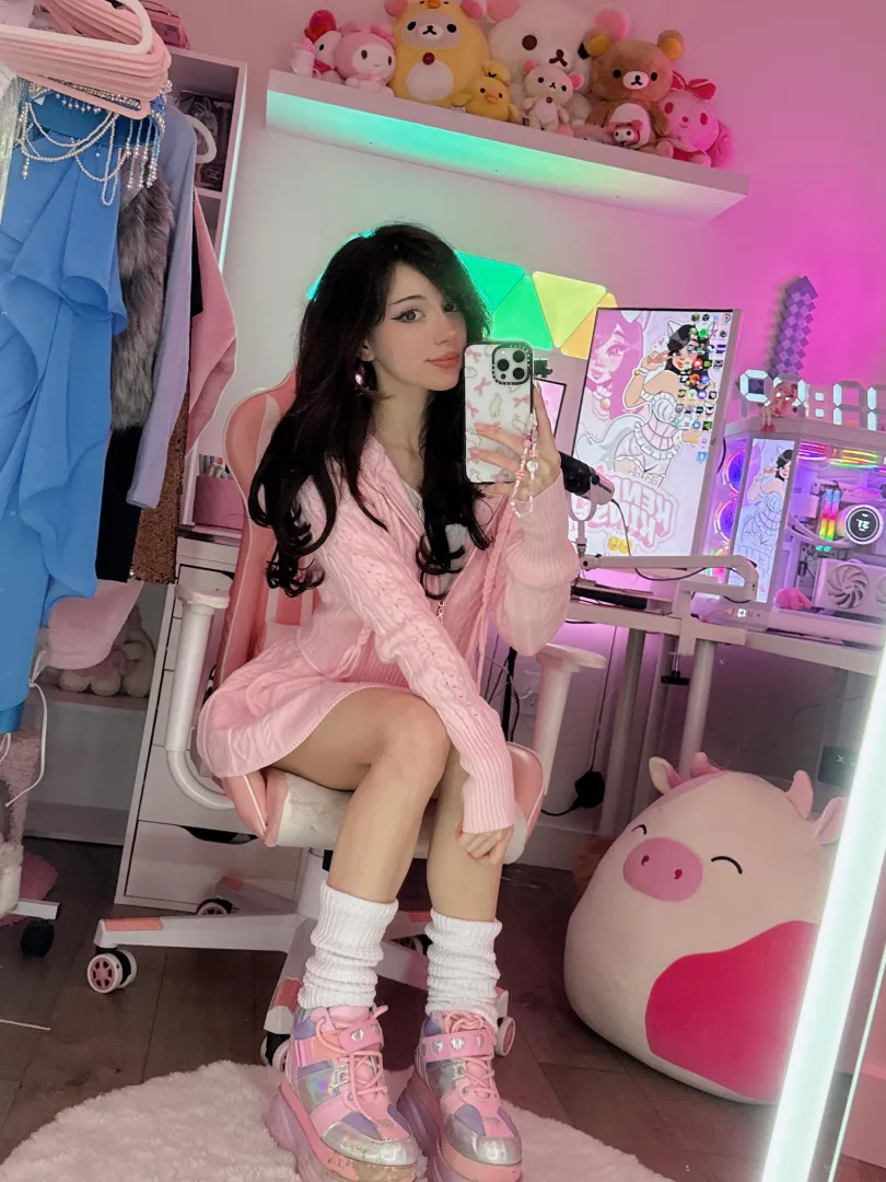 Pause your game and play with me instead posted by SugarBlussh