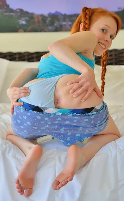 Peek by Tony-Snow1978