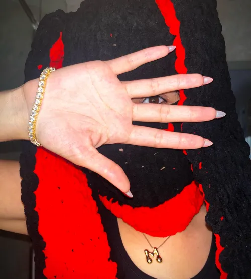 peek-a-boo, but make it claws by velvetpalmsxo