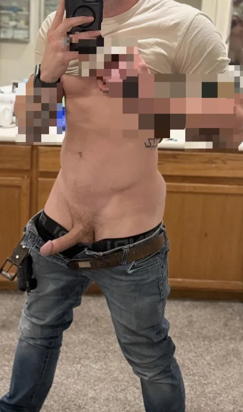 Peep show by ButtPlugJ0hnny