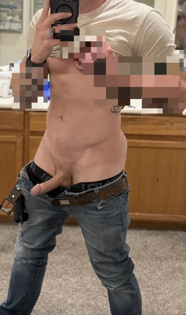 Peep show posted by ButtPlugJ0hnny