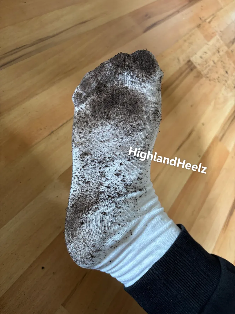 Peep the toe prints posted by HighlandHeelz