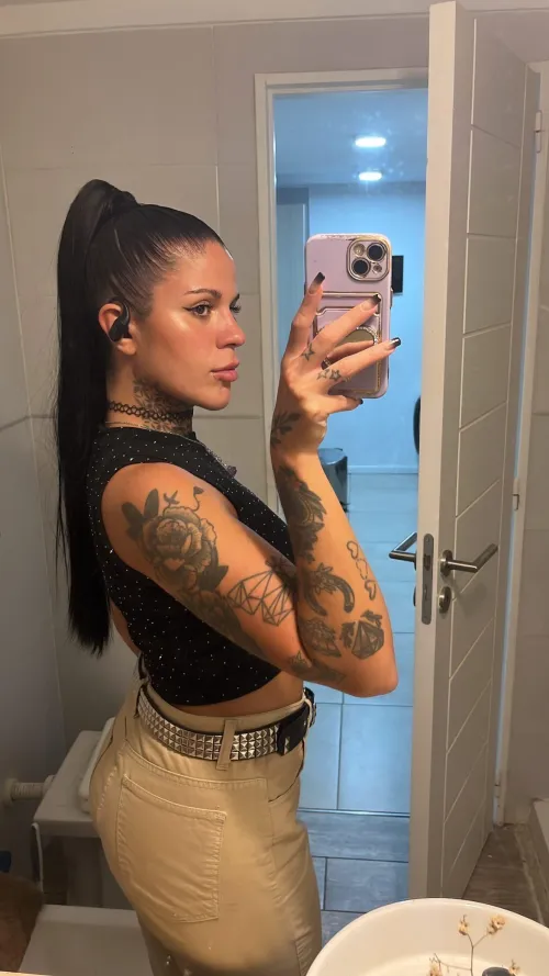 Pelo recogido y una mirada que te hipnotizará by girlytattoo