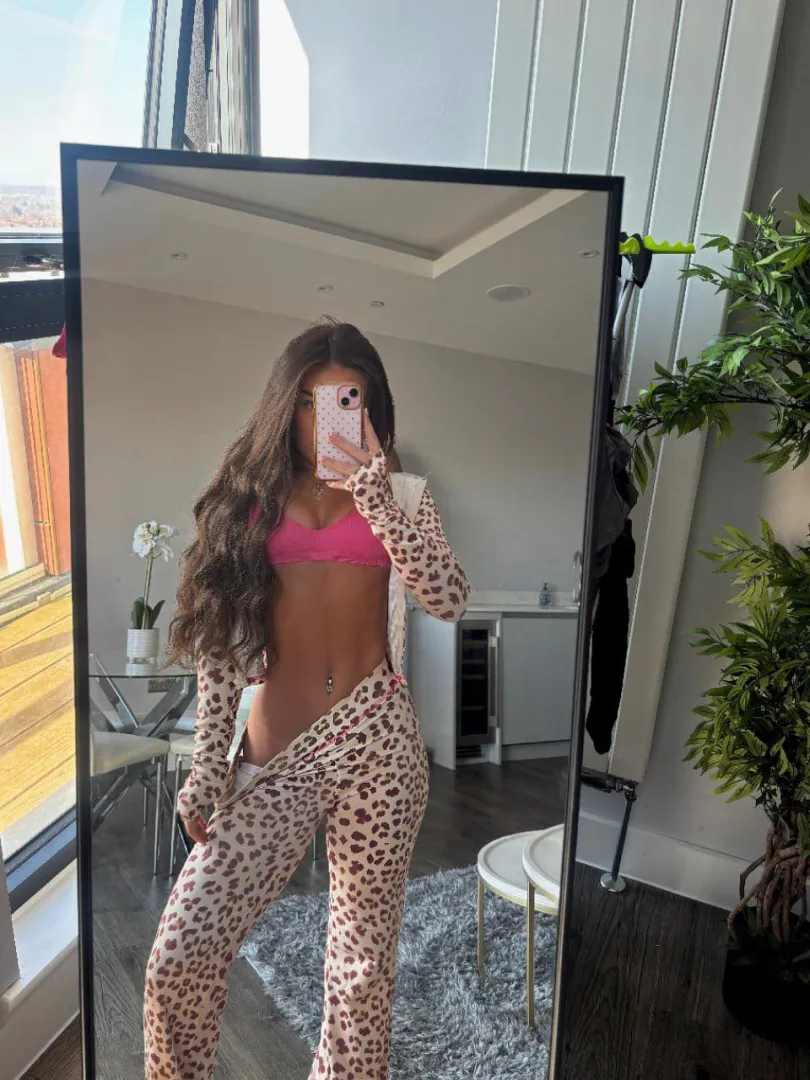 People say pink bra shows love posted by cora_chisholmxxx