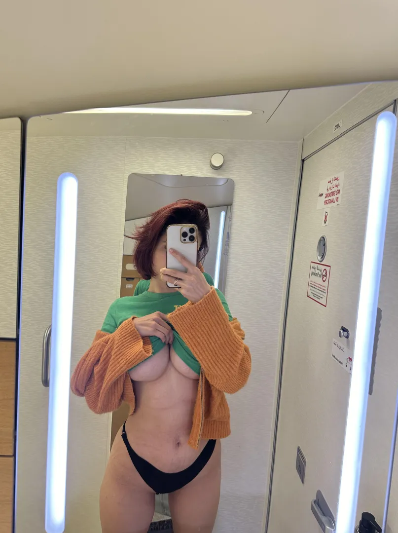 Perfect gym girl getting ready for shower posted by Ronckelsharod