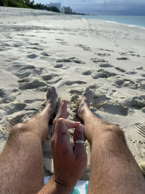 Perfect hairy legs eh by RealistMind