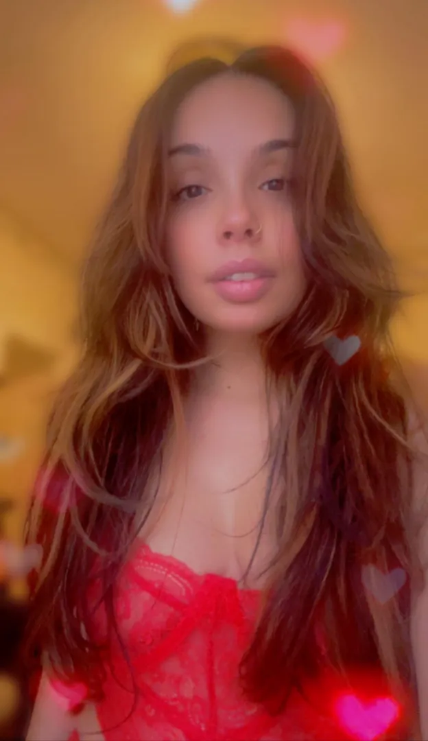 Perfect lips, right? posted by prettypenelope_28