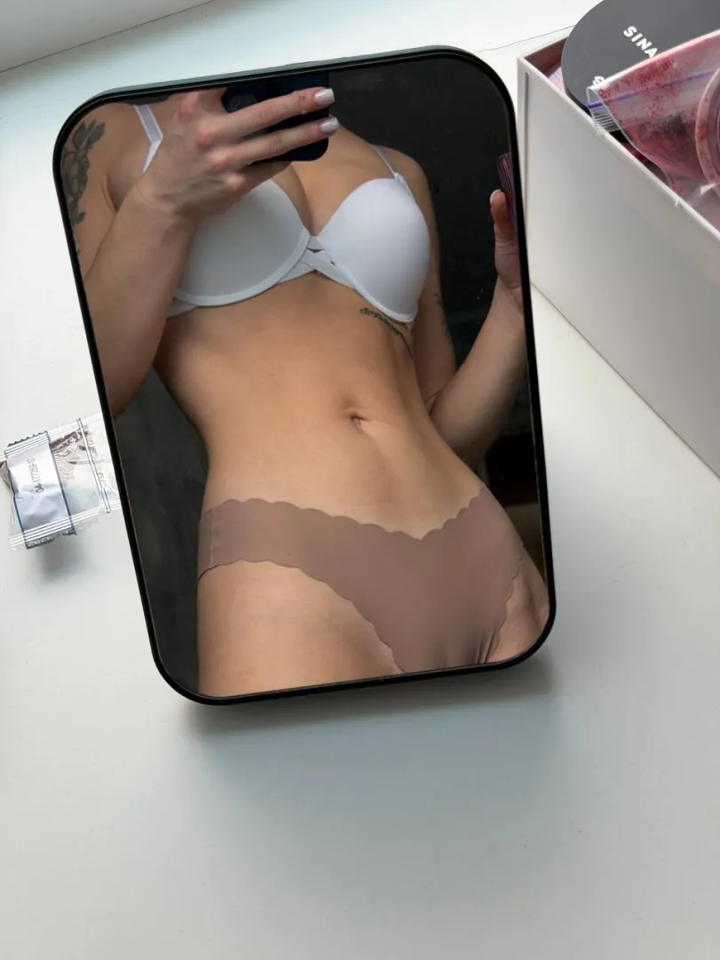 Perfect view of my abs posted by ssugarflarre