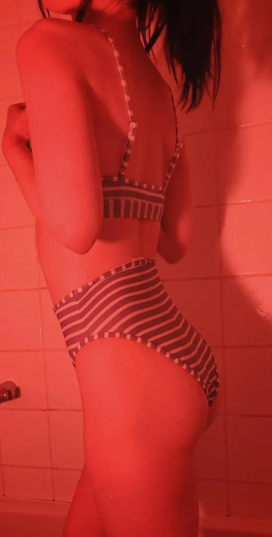 Petit essayage de nouveau maillot  posted by Lasuccubefunnycake