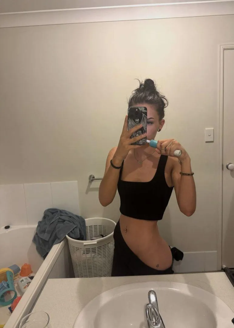 Petite but confident posted by Bunnyappleh