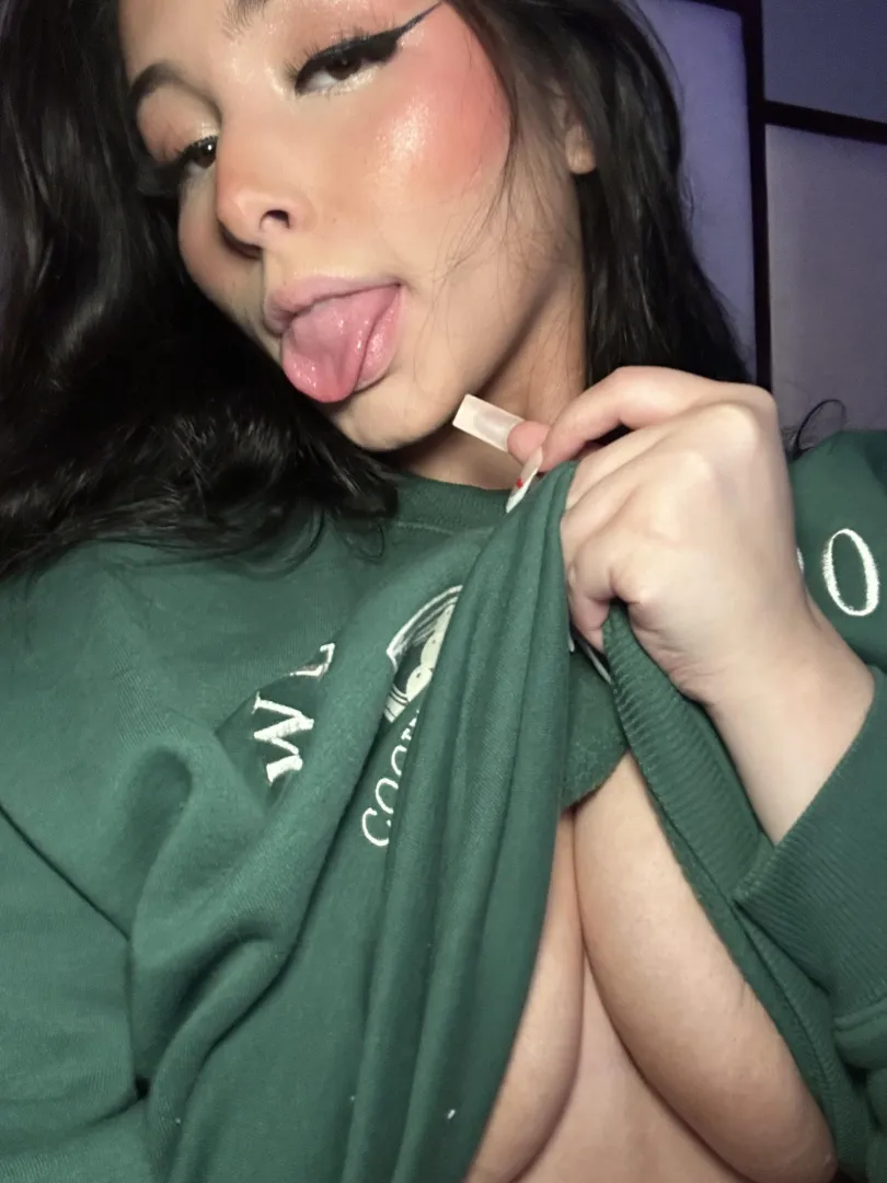 Petite latinas are your weakness ;) posted by moneyluvamber