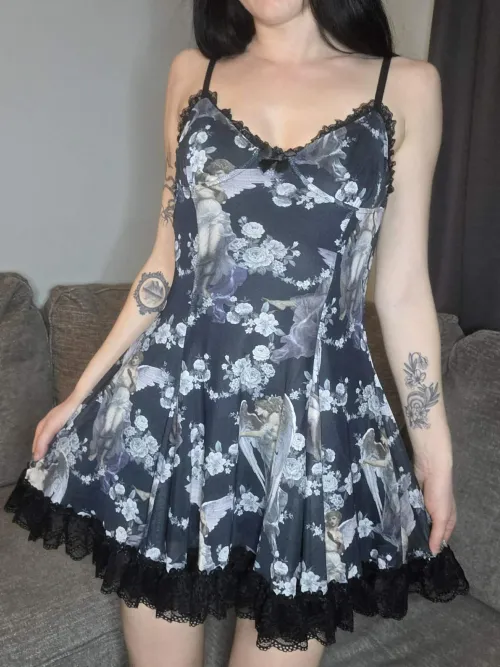 Petite wife wants some attention by Amazing_Fig4946