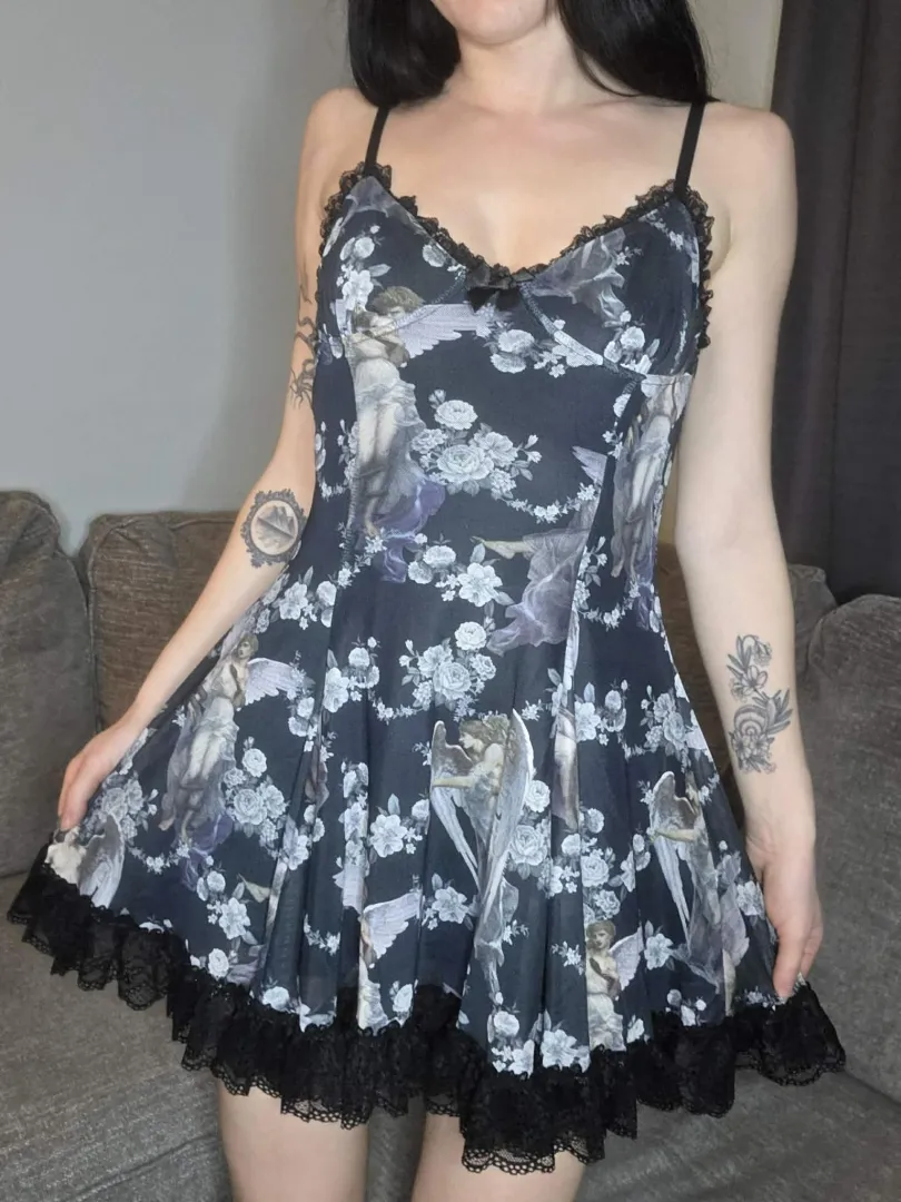 Petite wife wants some attention posted by Amazing_Fig4946