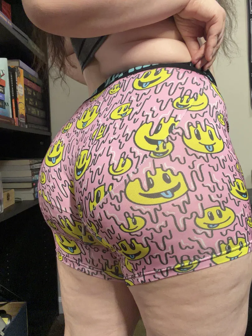 Phat booty in boxers posted by Original_Day6832