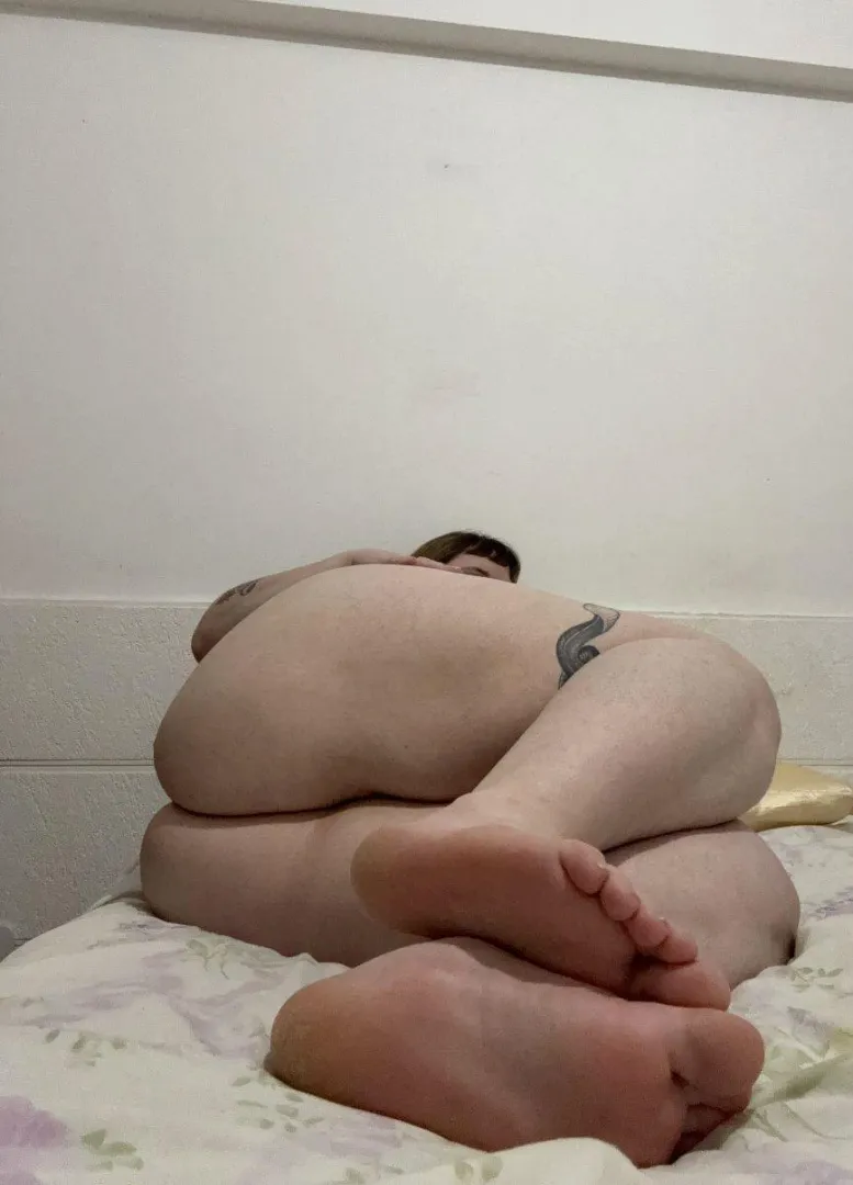 Photos like this  make me question every part of my soft body. Be honest, am I still attractive to you? Y or N? posted by StellaVibex