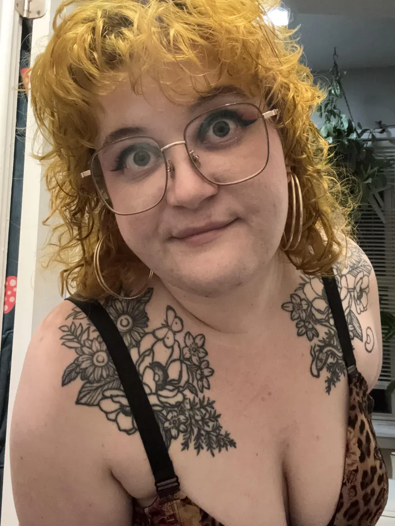 Picture this: My girlfriend gets me all dolled up and picks out a flirty outfit for me. She books me an Uber and sends me off to play. I'm at the bar ruthlessly teasing you, sending requests for every drink I buy…. (Continued in comments) posted by TheKCSlider